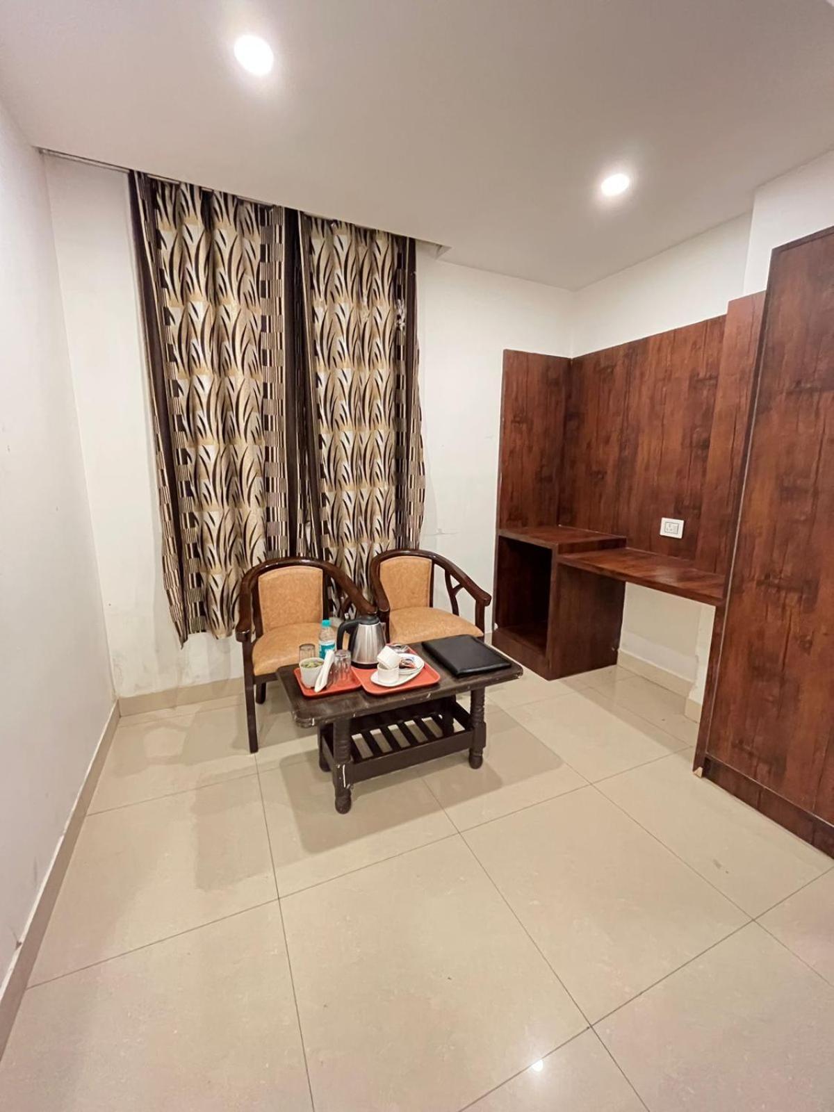 Bed & Breakfast Royal Near Delhi Airport Mahipalpur New Delhi