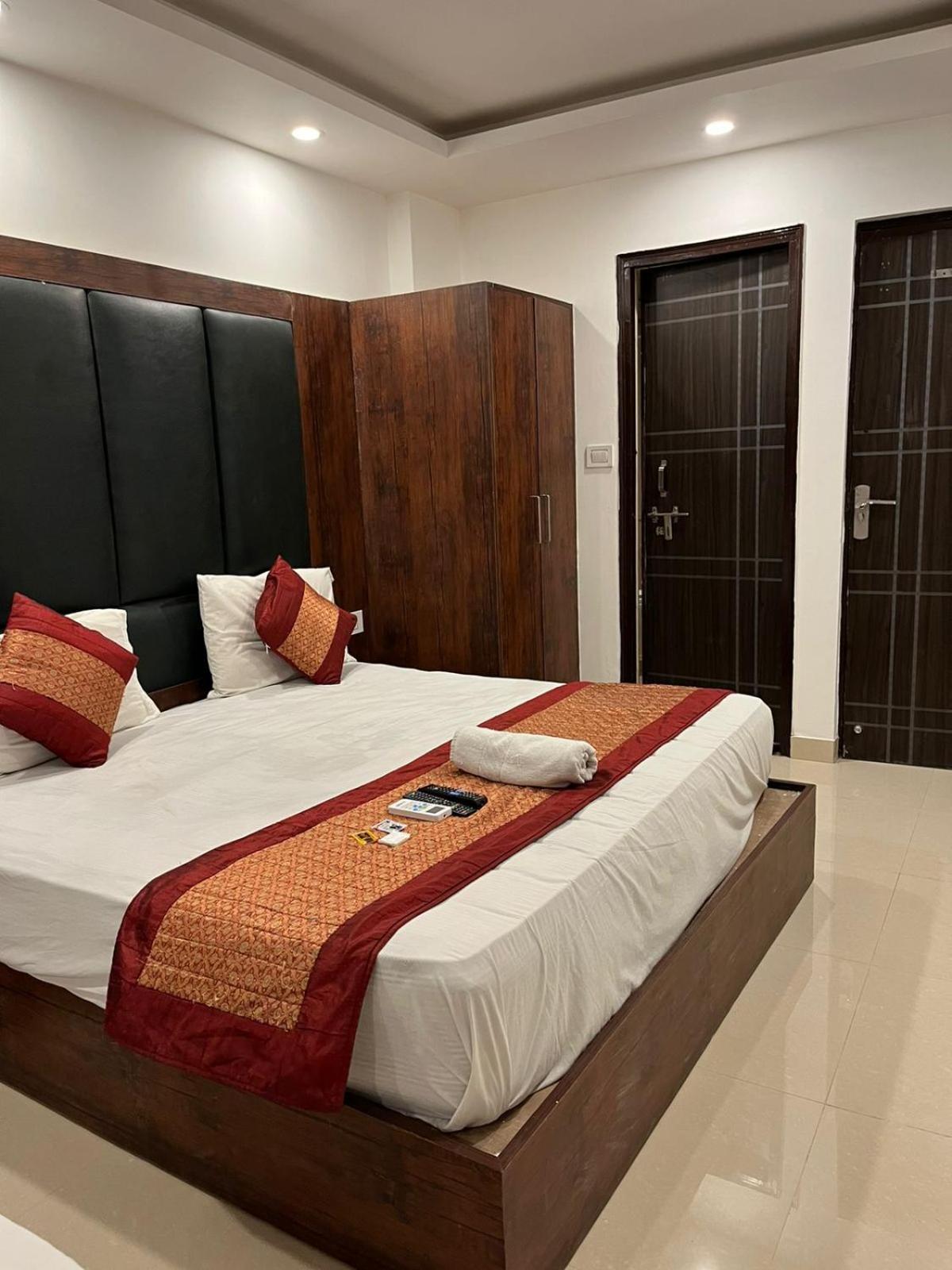 Royal Near Delhi Airport Mahipalpur Bed & Breakfast *
