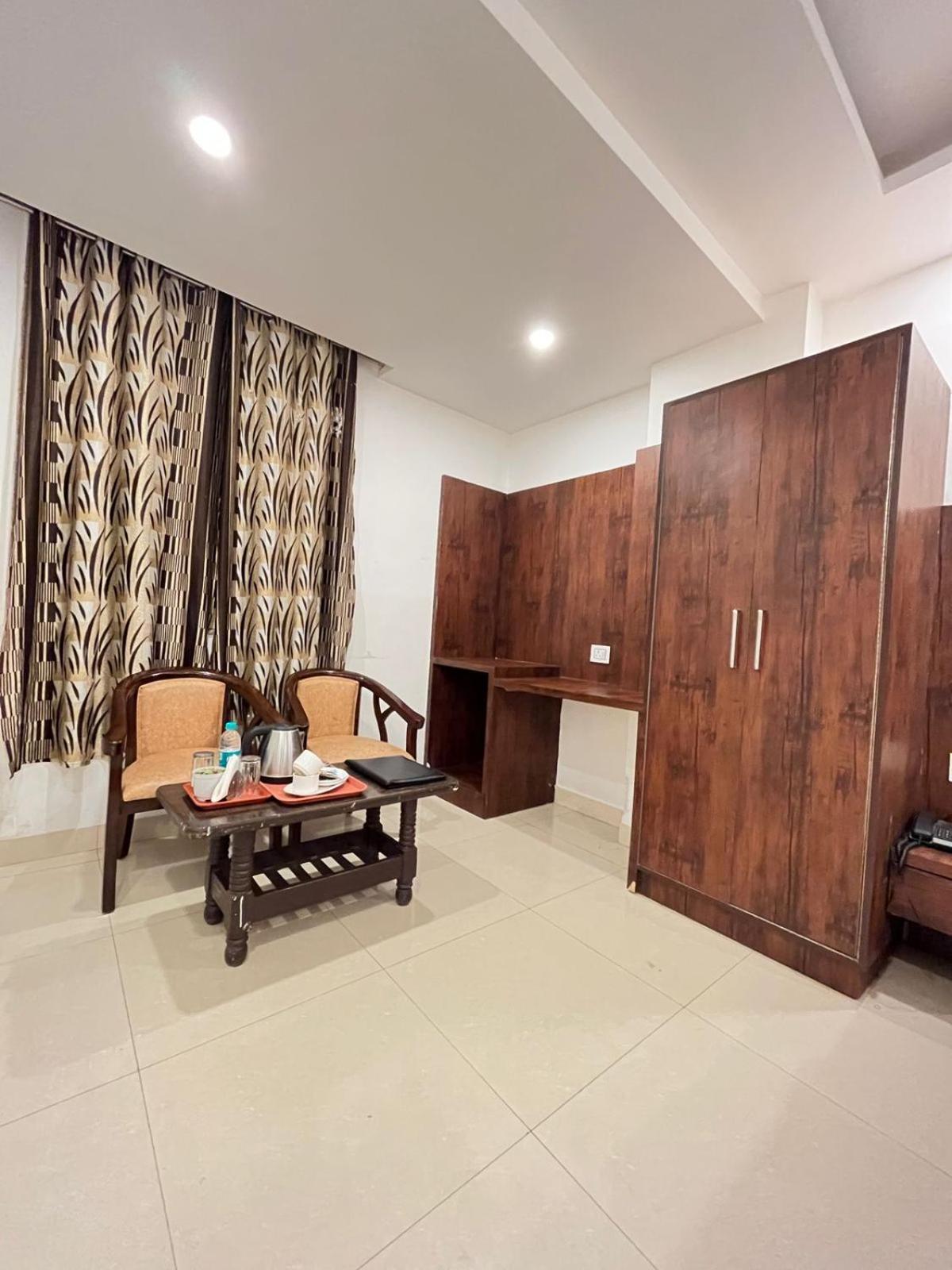 Royal Near Delhi Airport Mahipalpur New Delhi