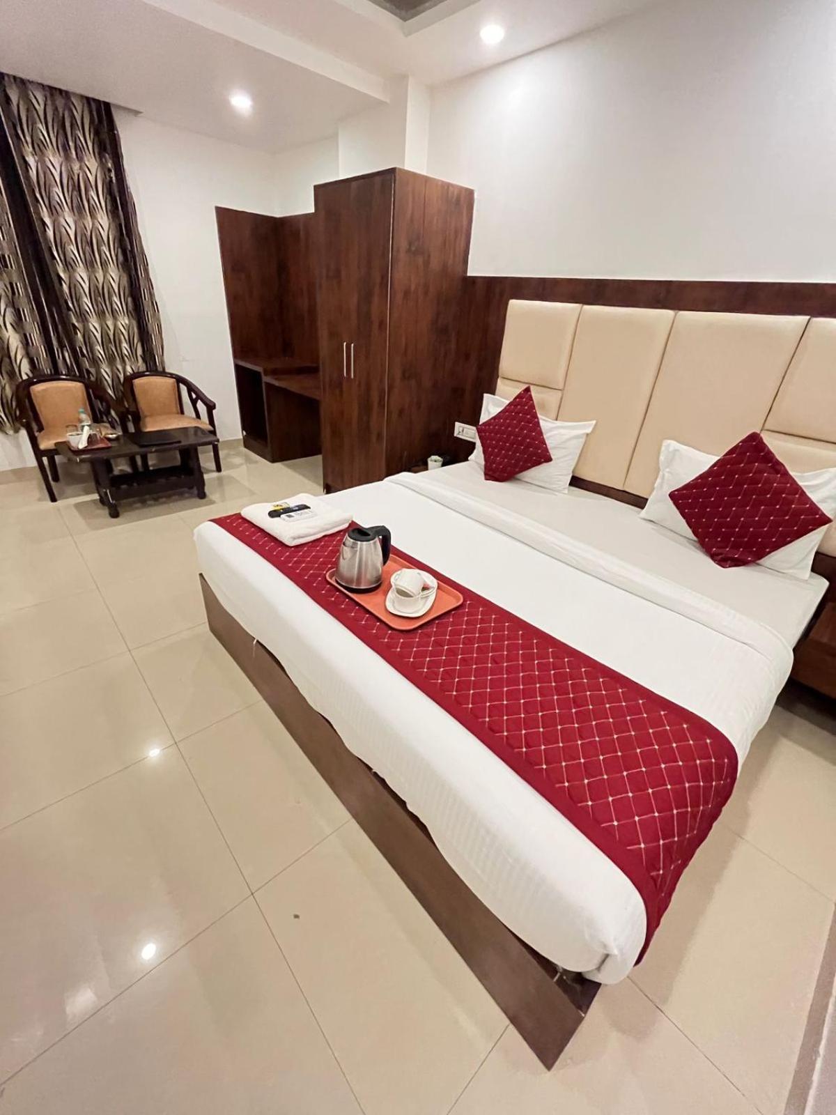 Royal Near Delhi Airport Mahipalpur Bed & Breakfast New Delhi